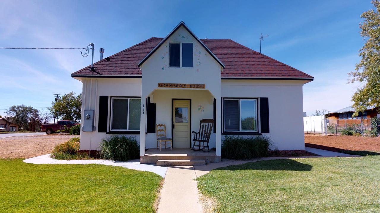 Hot Tub And Grandma'S Cottage, Charming And Nostalgic Blanding Exterior photo