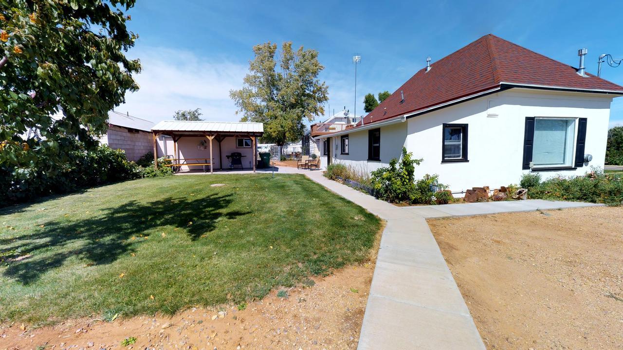 Hot Tub And Grandma'S Cottage, Charming And Nostalgic Blanding Exterior photo
