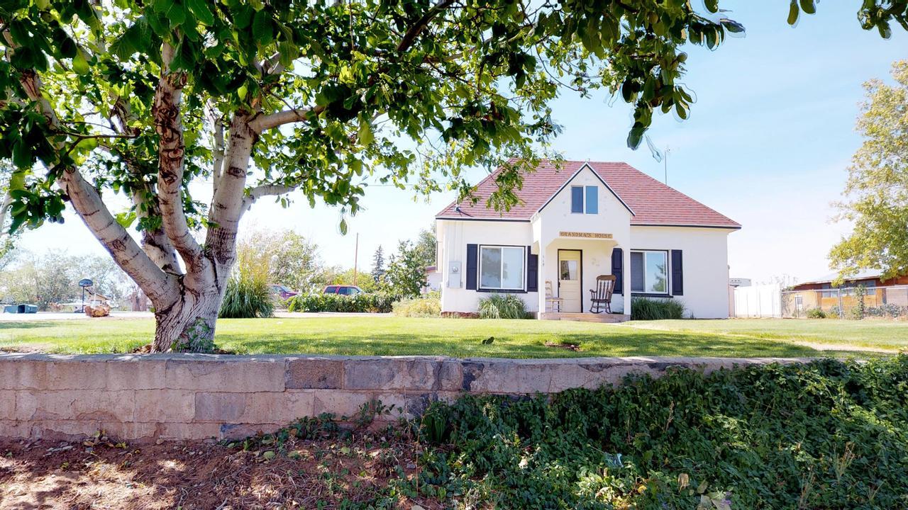 Hot Tub And Grandma'S Cottage, Charming And Nostalgic Blanding Exterior photo